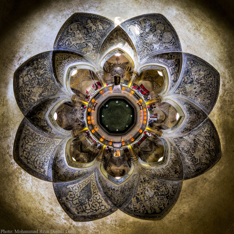 Illustration for article titled Extreme wide angle photos turn mosques into beautiful kaleidoscopes